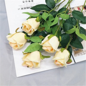 V-1008 Vente directe d'usine, prix bas, rose artificielle en soie à tige verte unique, feuille verte, fleur de rose en soie artificielle pour décoration de mariage - Product Image 1