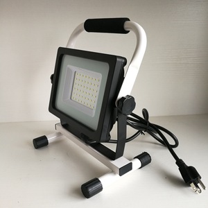 Projecteur de travail LED portable 30W SMD en aluminium 3000 Lumens avec support et poignée pour atelier - Product Image 1