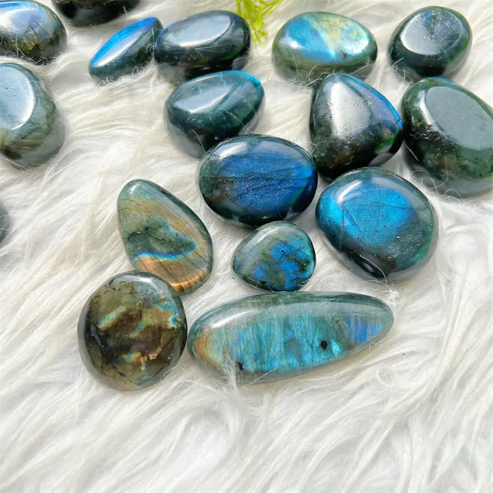 Wholesale High quality Natural Crystal healing stone blue good flash polishing free form labradorite palm stone For meditation