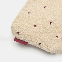 Pochette de maquillage en tissu Teddy de qualité supérieure avec fermeture éclair, sac de toilette en fausse fourrure en forme de cœur