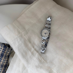Reloj de cuarzo minimalista para mujer, pulsera de acero inoxidable, elegante diseño de esfera redonda pequeña - Product Image 5