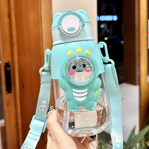 Botella de Agua Portátil de Plástico con Diseño de Dibujos Animados, Linda Taza Infantil con Correa y Pajita para Niños, Venta al Por Mayor - Product Image 3