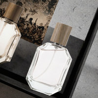 Flacon de parfum de luxe vide en verre de 100 ml, forme octogonale découpée au couteau, avec pulvérisateur à pompe et diffuseur à bâtonnets, estampage à chaud, parmi les plus vendus