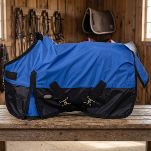 Manta Impermeable Premium de Forro Polar para Caballos, Ajuste Contorneado, para Invierno, Establos, Equitación, Entrenamiento y Uso en Exteriores - Product Image 1