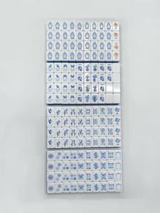 Ensemble de mahjong américain de luxe bleu et blanc en acrylique, flambant neuf, avec 160 tuiles, design personnalisable, idéal pour les voyages - Product Image 3