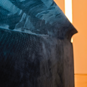 Bộ sofa chesterfield nhung đen tối giản hiện đại với chân thép không gỉ vàng cho văn phòng khách sạn biệt thự không gian sống - Product Image 3