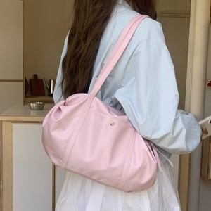 Bolsa de yoga de nailon de gran capacidad, impermeable, con cierre de cremallera, bolso de hombro para viajes y uso diario, negro y rosa - Product Image 4