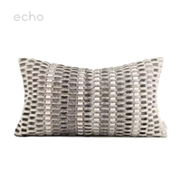 Coussin décoratif en velours Echo, géométrique, moderne, de luxe léger, haut de gamme, gris et blanc, en peluche, tissé, résistant, pour canapé et lit