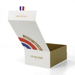 Caja de Regalo Pequeña de Papel Recubierto con Materiales Reciclados, Personalizada, de Alta Calidad, con Recubrimiento UV y Grabado en Relieve - Product Image 4