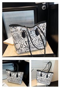 Một túi tote in hợp thời trang và phong cách có thể được thực hiện trên vai hoặc trong tay cho đi chơi bình thường. - Product Image 5