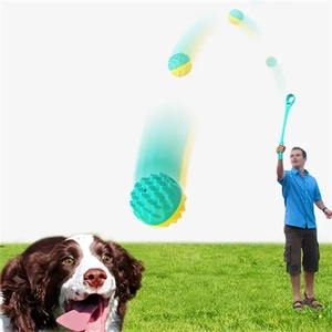 犬のための屋外スローボールランチャーテニスボール犬のフェッチおもちゃ内蔵トレーニングスキーカーマッサージグルーミング報酬毛 - Product Image 3