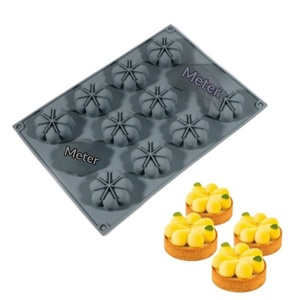 Molde de Silicona de Grado Alimenticio con 12 Cavidades en Forma de Pétalo de Calabaza para Mousse Francesa y Panna Cotta, Modelo TC2523, Empaque Individual - Product Image 5