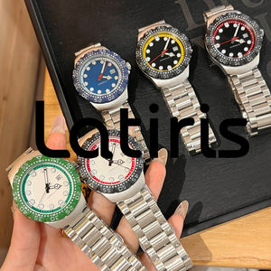 最新の F1 シリーズ メンズ ビジネス 高級腕時計 38mm クォーツムーブメント シリコンバンド ガラス文字盤 3気圧防水 夜光針 - Product Image 2