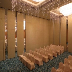 Cloison mobile pour hall d'hôtel, panneaux acoustiques en MDF de 85 mm, finition stratifiée, aménagement flexible des espaces pré-fonctionnels - Product Image 6