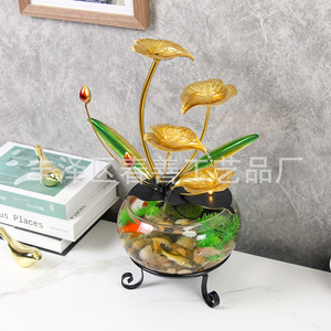 ตู้ปลาทรงกลมดีไซน์ดอกบัวสีทอง พร้อมน้ำพุตกแต่ง สำหรับตกแต่งบ้าน สำนักงาน หรือโต๊ะทำงาน - Product Image 3