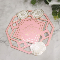 Elegante estampado en caliente pétalos papel cortado con láser menú Tarjeta de invitación de boda diseño personalizado flores estampadas