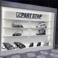 Étagères murales LED sur mesure pour boutique de voitures, showroom de vente au détail, design de magasin de pièces automobiles pour accessoires automobiles