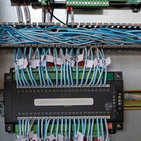 Armoire de distribution d'alimentation, unité de distribution d'alimentation CC pour télécommunications, pour une fonctionnement cyclique industriel durable et sécurisé