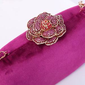 2026 Autumn Fashion Vintage Velvet Clutch Evening Bag Ladies Banquet Rhinestone Metal Flower Party Purse Wholesale <b>Square</b> Chains - Product Image 2