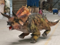 Nouveau robot dinosaure réaliste animatronique marchant, chien robot télécommandé, Triceratops