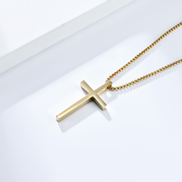 Collier pendentif croix en acier inoxydable plaqué or pour homme avec chaîne en corde pour soirée