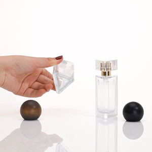 Alta Qualidade Triangular Prism 30ml 45ml Triângulo Vidro Perfume Garrafas Lid & Pump Pulverizador Atacado - Product Image 4