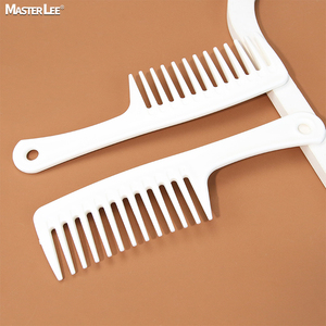 Pettini Bianchi per Taglio <span class=keywords><strong>Capelli</strong></span> Masterlee a Prezzo all'Ingrosso, <span class=keywords><strong>Pettine</strong></span> a Denti Larghi in Plastica con Logo Personalizzato - Product Image 4