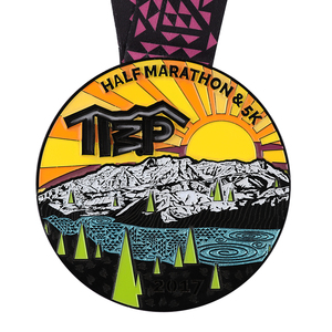 Médaille de demi-marathon personnalisée, souvenir du parcours, design mignon de dinosaure, médaille en métal plaqué or - Product Image 4