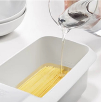 Cuiseur à pâtes micro-ondes Cuiseur à spaghetti micro-ondable avec égouttoir Cadeau de dortoir de Noël Boîte à pâtes rapide avec plateau à passoire