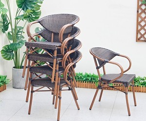 Table et chaises de salle à manger de jardin Table de patio en rotin Chaise de loisirs 5 pièces Ensembles pas cher Prix Mobilier d'extérieur Plateau en verre - Product Image 3