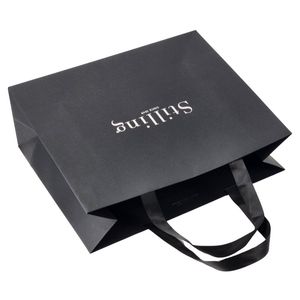 Bolsa de embalaje de ropa de compras de papel impreso con logotipo estampado en plata personalizado al por mayor para tienda de ropa - Product Image 4