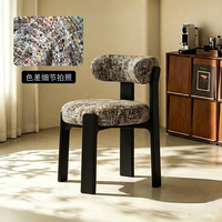 Chaise de salle à manger moderne de luxe léger en velours côtelé, avec revêtement en lin couleur Monet, ergonomique, écologique, et structure en bois.