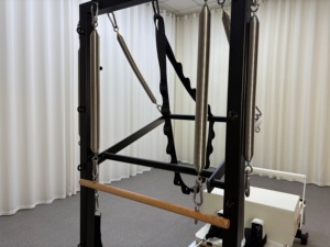 Reformer de Aluminio de Lujo Ajustable y Portátil para Ejercicio en Casa, con Media Torre, Modelo Eleven-cm-re004, Color Negro Esencia - Product Image 5