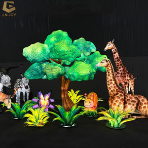 Lanterna Decorativa SGL188 per Festival della Seta Cinese, Tema Animali della Foresta, Illuminazione Tradizionale per Festività - Product Image 1