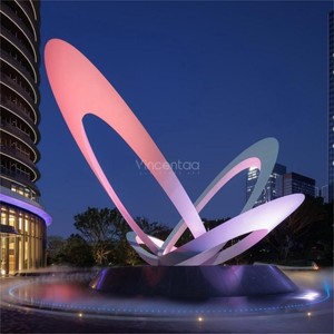Scultura Moderna Vincentaa per Decorazione Esterna, Opera d'Arte Personalizzata Oversize in Bianco - Product Image 2