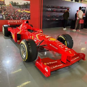 Soporte de exhibición personalizado para modelo de coche de carreras F1 de metal, estilo industrial, preensamblado y con recubrimiento en polvo, para decoración. - Product Image 2