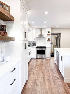 Gabinete de Cocina Clásico Blanco Antiguo CANA OEM, Armario Modular de Madera Sólida con Panel Elevado y Barra de Desayuno con Isla - Product Image 3