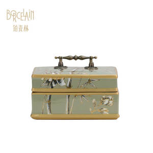 Nouveauté bibelot décoratif en porcelaine Artware boîte à bijoux en céramique à bordure dorée et verte pour la décoration intérieure - Product Image 1