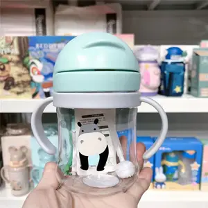 2023 Crianças Crianças Cartoon Animal School Drinking Water Straw Bottle Gravity Ball Straw Baby Cup com Shoulder Strap Water Bottle