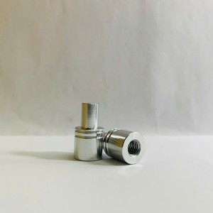 ชิ้นส่วนอะลูมิเนียมกลึง CNC ความแม่นยำสูง รุ่น VA2489012 พร้อมเกลียวในและบูชโลหะ - Product Image 1