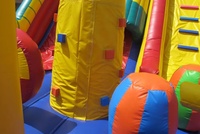 Bateau pirate géant toboggan gonflable parcours d'obstacles pour enfants et adultes à vendre