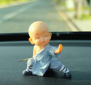 Креативная скульптура из смолы для маленького монаха кунг-фу, ручная роспись, художественный Милый Забавный Ароматерапевтический орнамент - Product Image 6