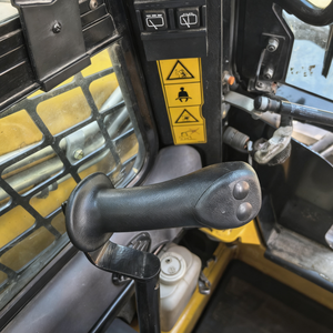 2023 <span class=keywords><strong>GEHL</strong></span> R164 Kompakt lader mit Kehrmaschine 500 Stunden Hervorragender Zustand - Product Image 6