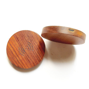 Horloge en bois de bambou/noyer avec logo personnalisé, chargeur de téléphone sans fil 7W/10W/15W/20W, charge rapide QC3.0 universelle - Product Image 4