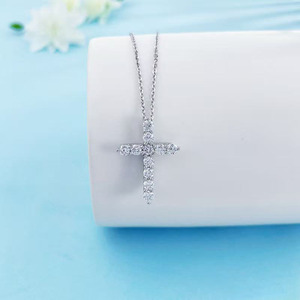 Liontin Berlian Buatan Laboratorium Pt950 Platinum Minimalis Mewah Fashion Salib Wanita Perhiasan Berkualitas Tinggi Liontin Berlian Kalung Pesona - Product Image 1