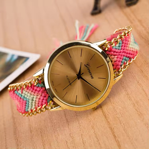 Montre-bracelet tissée à la main pour femme: cadeau de choix de montre d'amitié vintage - Product Image 3