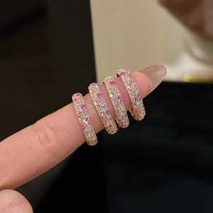 เวนชี่ S925 แหวนเพชรชมพูไล่เฉดสีโรสโกลด์เงินแท้ ดีไซน์หรูหรา ประดับเพชรชมพูหนาแน่น รุ่นหวาน 22532 - Product Image 1