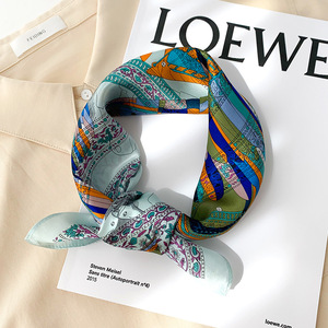 Koleksi Terbaru 2022 Fashion Wanita Syal Persegi Mini 53*53 dengan Pola Kuda Dasi Leher Wanita 100% Syal Rambut Cetak Sutra - Product Image 5