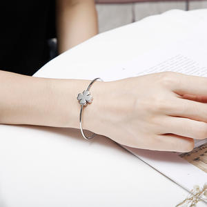 गर्म बिक्री रंगीन कंगन महिलाओं चार पत्ती सोने स्टेनलेस स्टील तिपतिया घास कंगन - Product Image 2