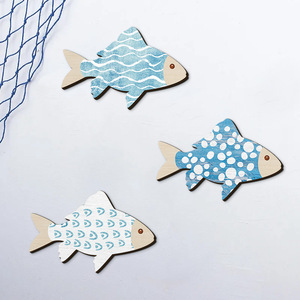 Décoration Murale Poisson en Bois – Formes Irrégulières, Motif Bleu – Décoration Intérieure Nautique et Côtière – Art Mural Suspendu - Product Image 2